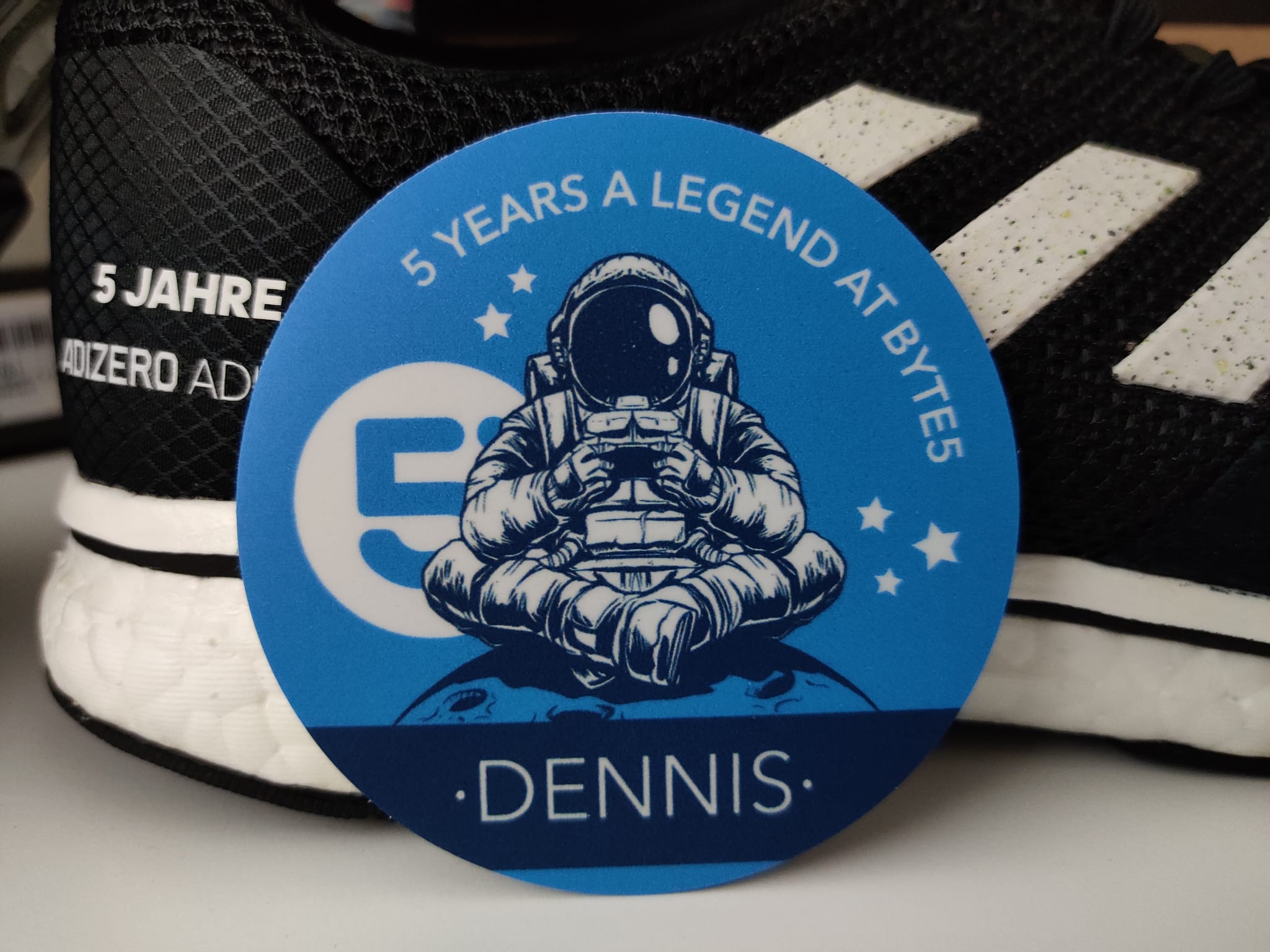 Personalisierte Sticker zum Firmenjubiläum bei byte5