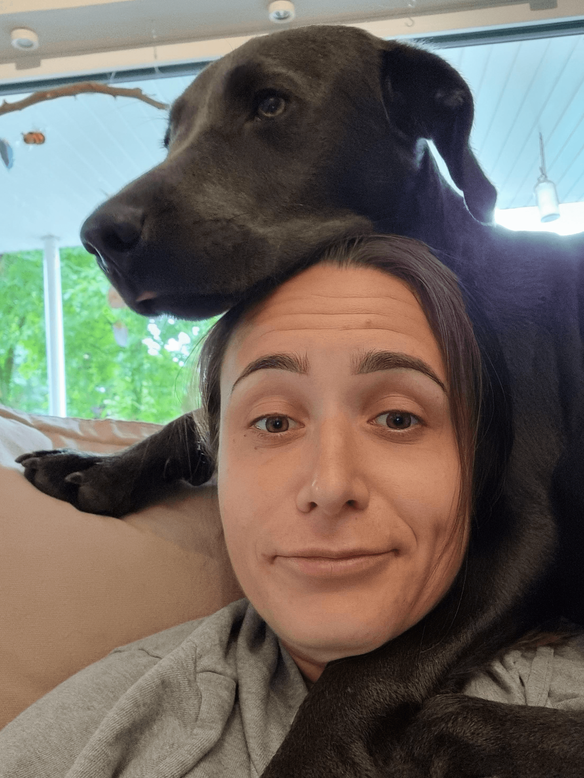 Tita mit Labrador Levi