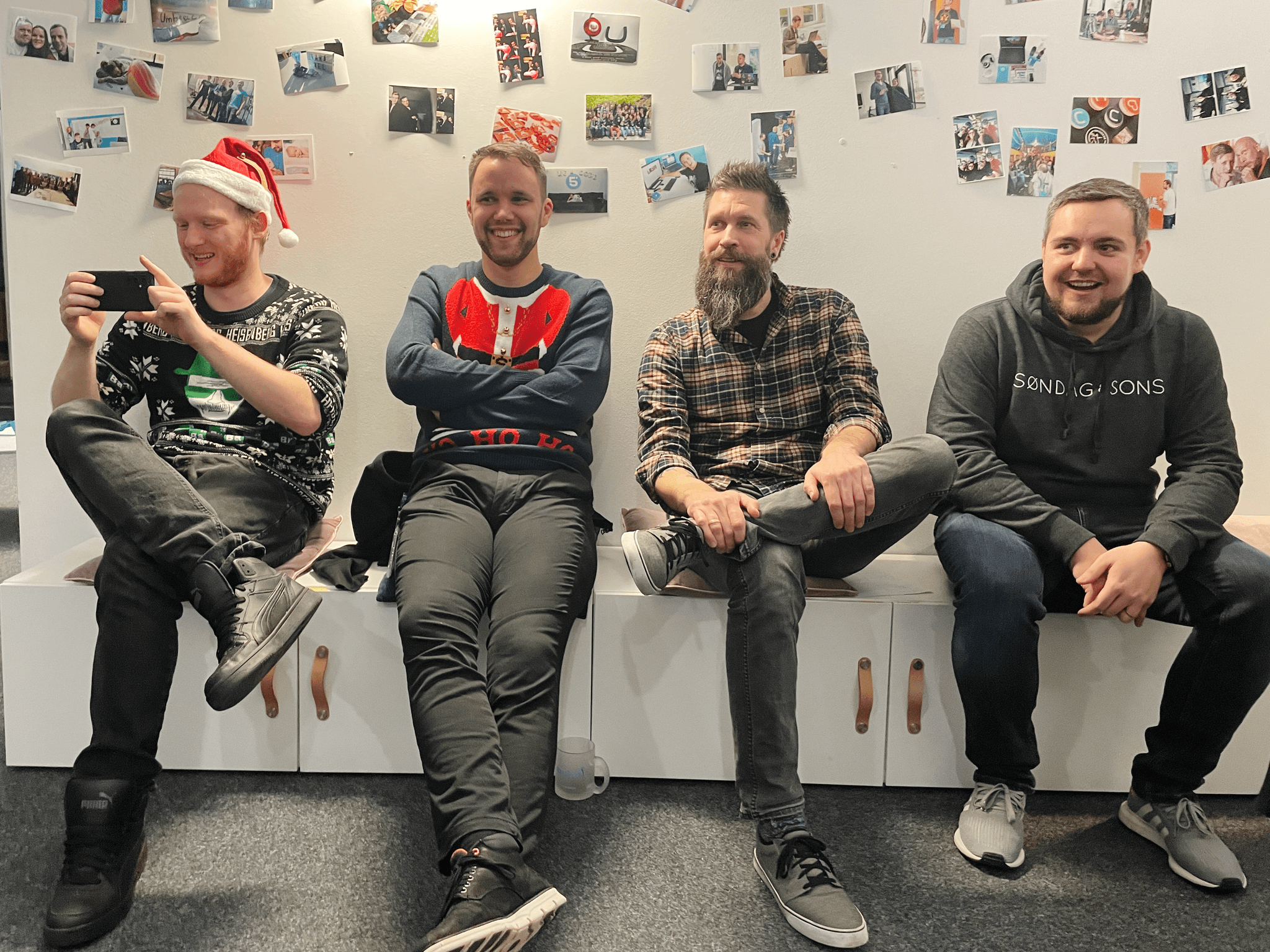 Kevin, Jure, Stefan und Maurice bei der Weihnachtsfeier 2022