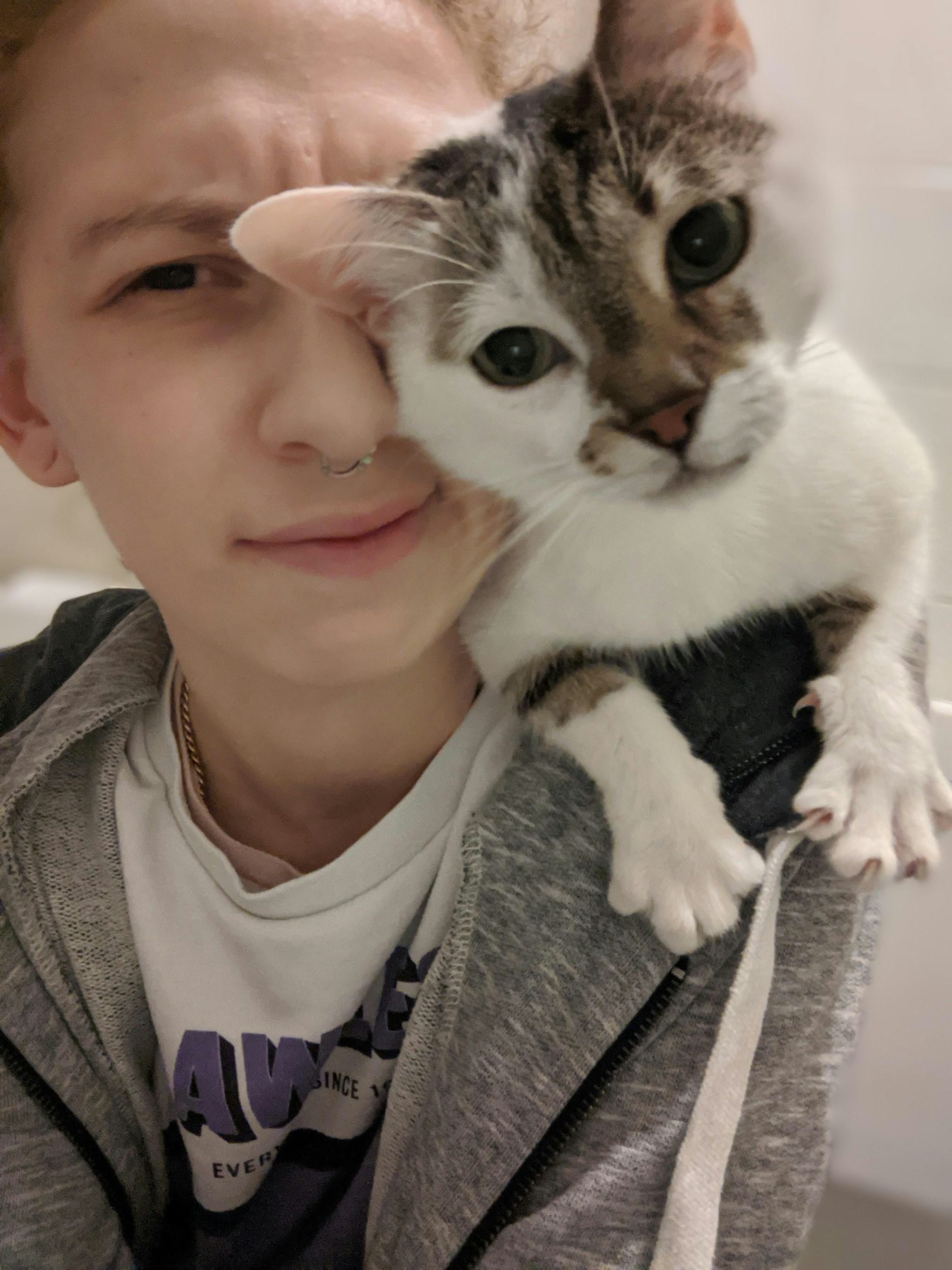 Trish mit ihrer Katze